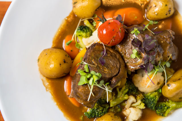 teller-kartoffeln-fleisch-gericht